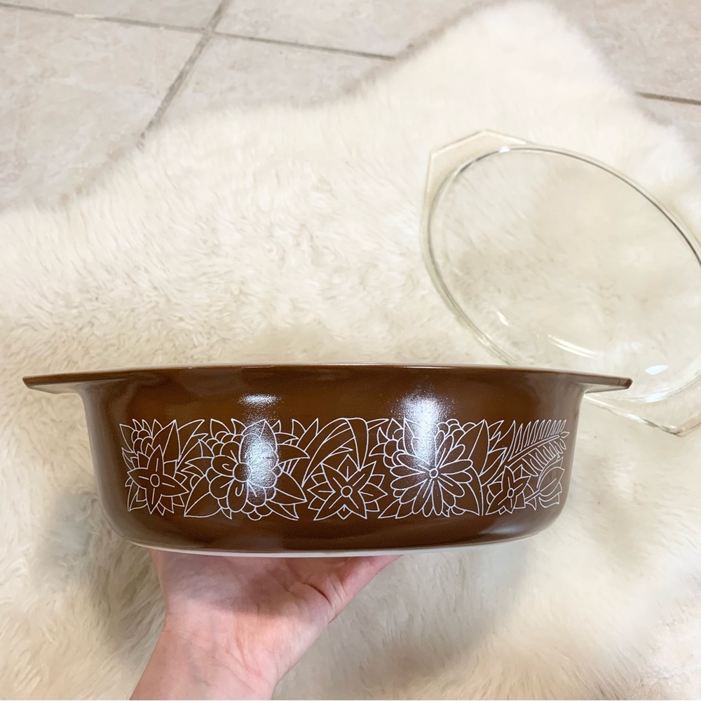 Vintage Pyrex brown Woodland 045 2.5qt casserole dish with lid